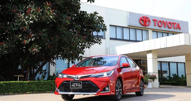 Toyota Corolla Altis giảm giá lên tới 80 triệu đồng, tăng sức ép lên Kia K3 mới ra mắt